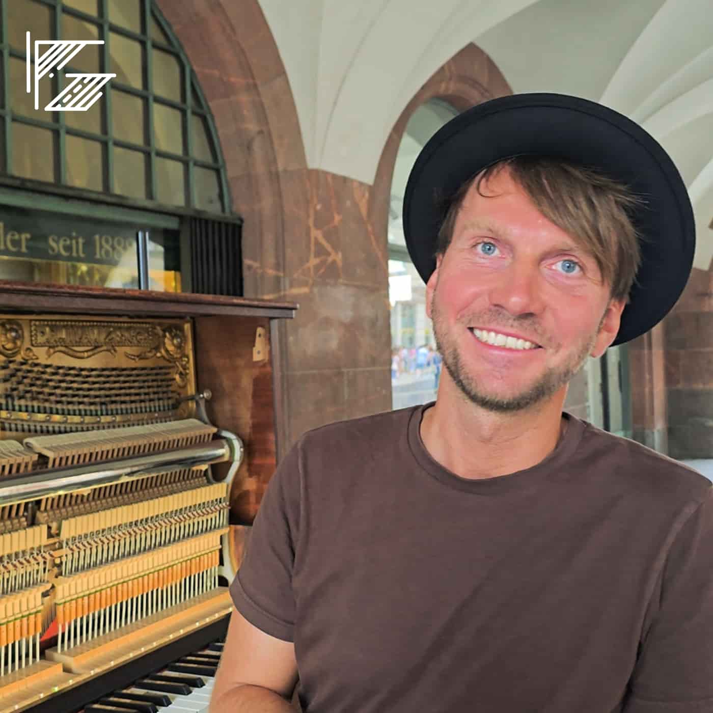 Fabian Günther produziert Dark-Techno-Musik im Studio